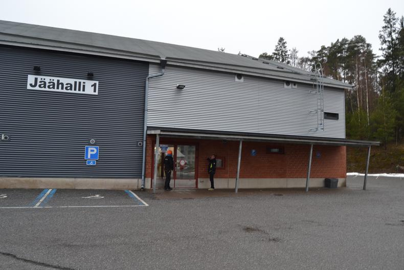Raision jäähalli 1 ulkoapäin.