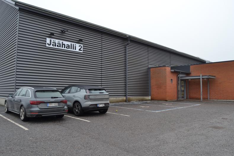 Raision jäähalli 2 ulkopuolelta.