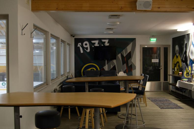 Raision jäähallin kahvio.