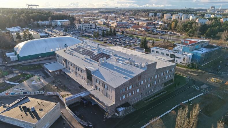 Vaisaaren oppilaat muuttavat uuteen Tiedonpuiston kouluun joululomien jälkeen. Kampusalueella sijaitsevat myös Kirjastotalo, Uintikeskus Ulpukka ja Rasekon toimipisteet.