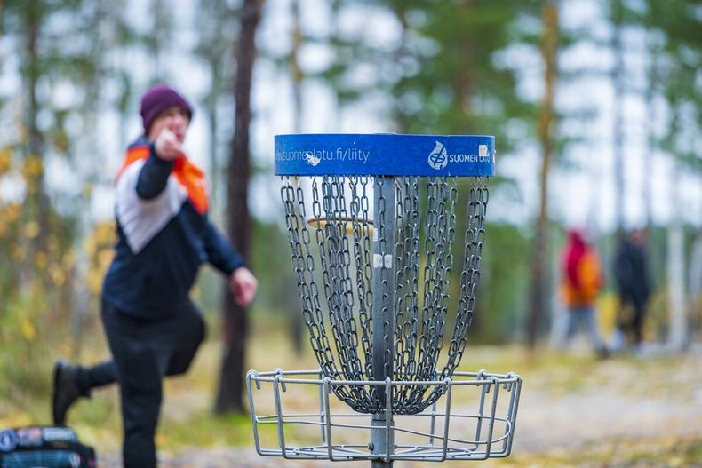 Kaikki kiva ei näy ohikulkijoille. Raisiossa riittää tekemistä asukkaille ja vierailijoille. Haunisten altaan ympäristössä voi sekä patikoida, grillata että pelata frisbeetä.