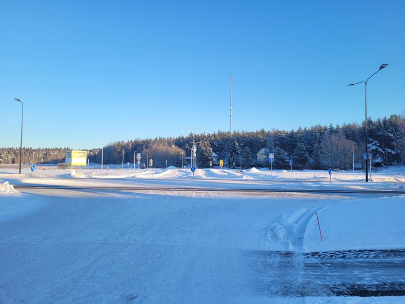 A1. Portinvartija, näkymä Kuloistenniitynkadulle Satakunnantien vastakkaiselta puolelta