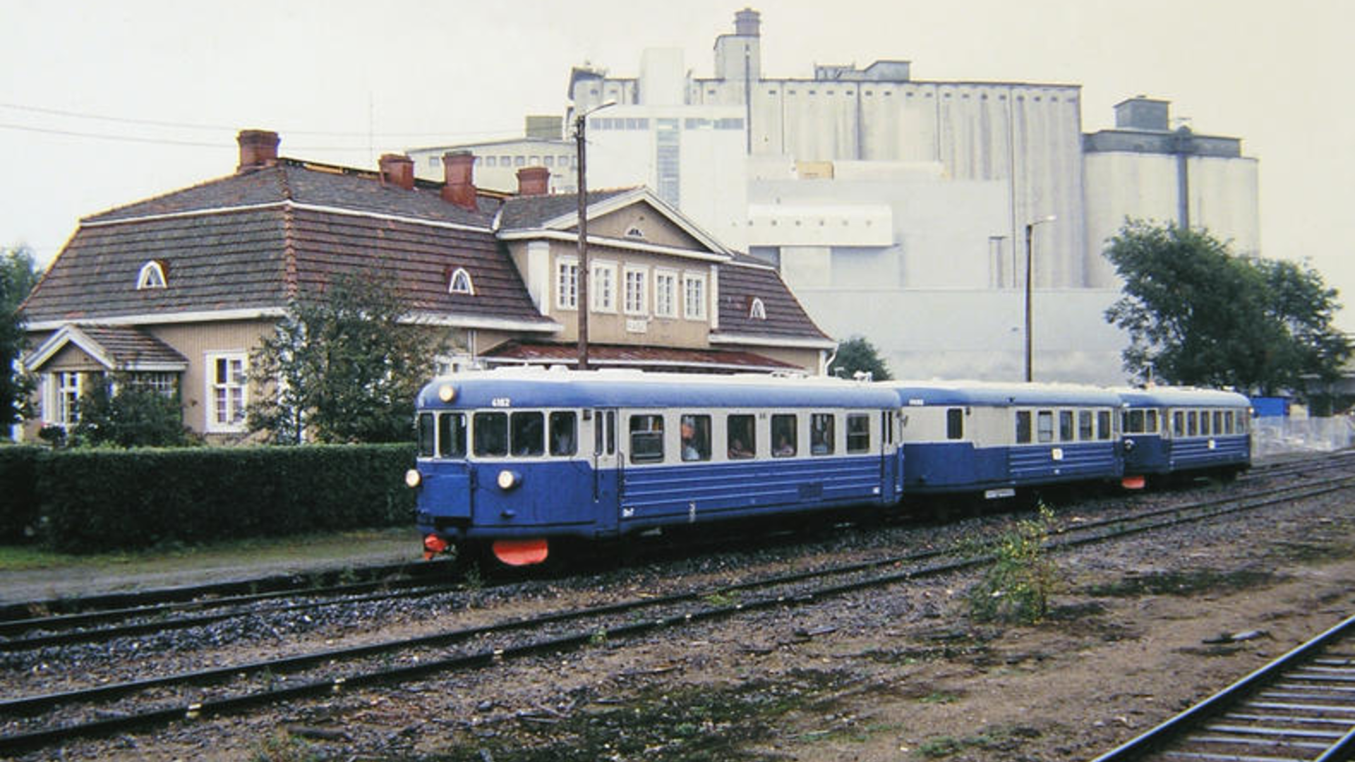 Kuvassa Raision asemalla seisovasta junasta.