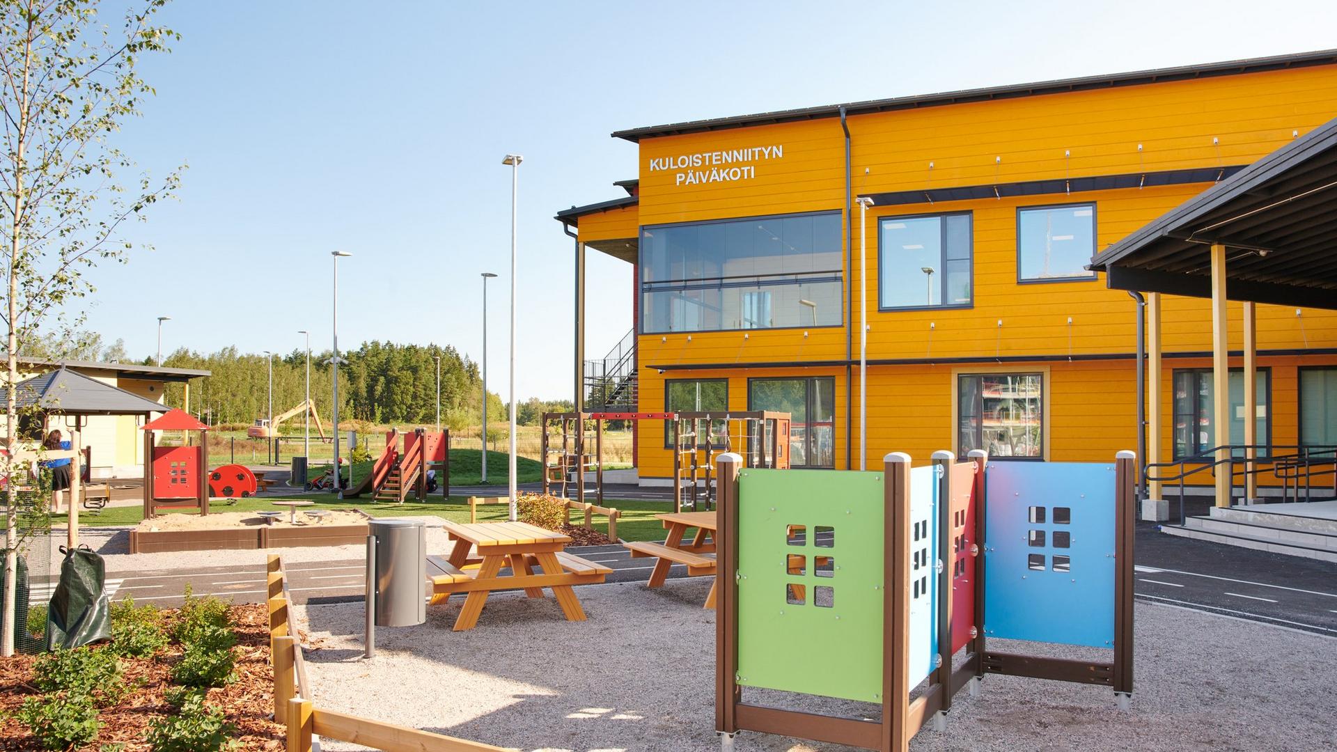 Kuloistenniityn päiväkodin piha. 