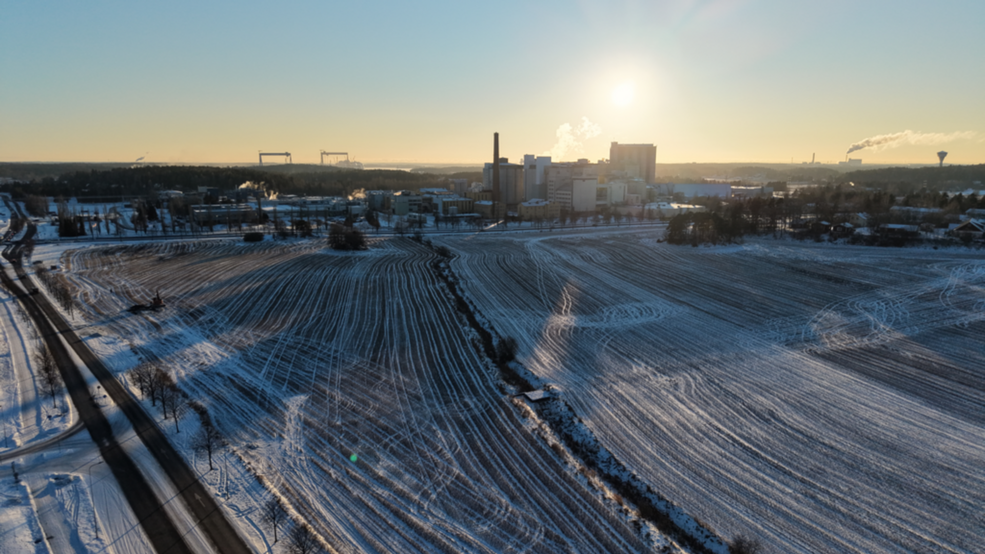 Myllypellon koulun tontti talvella.