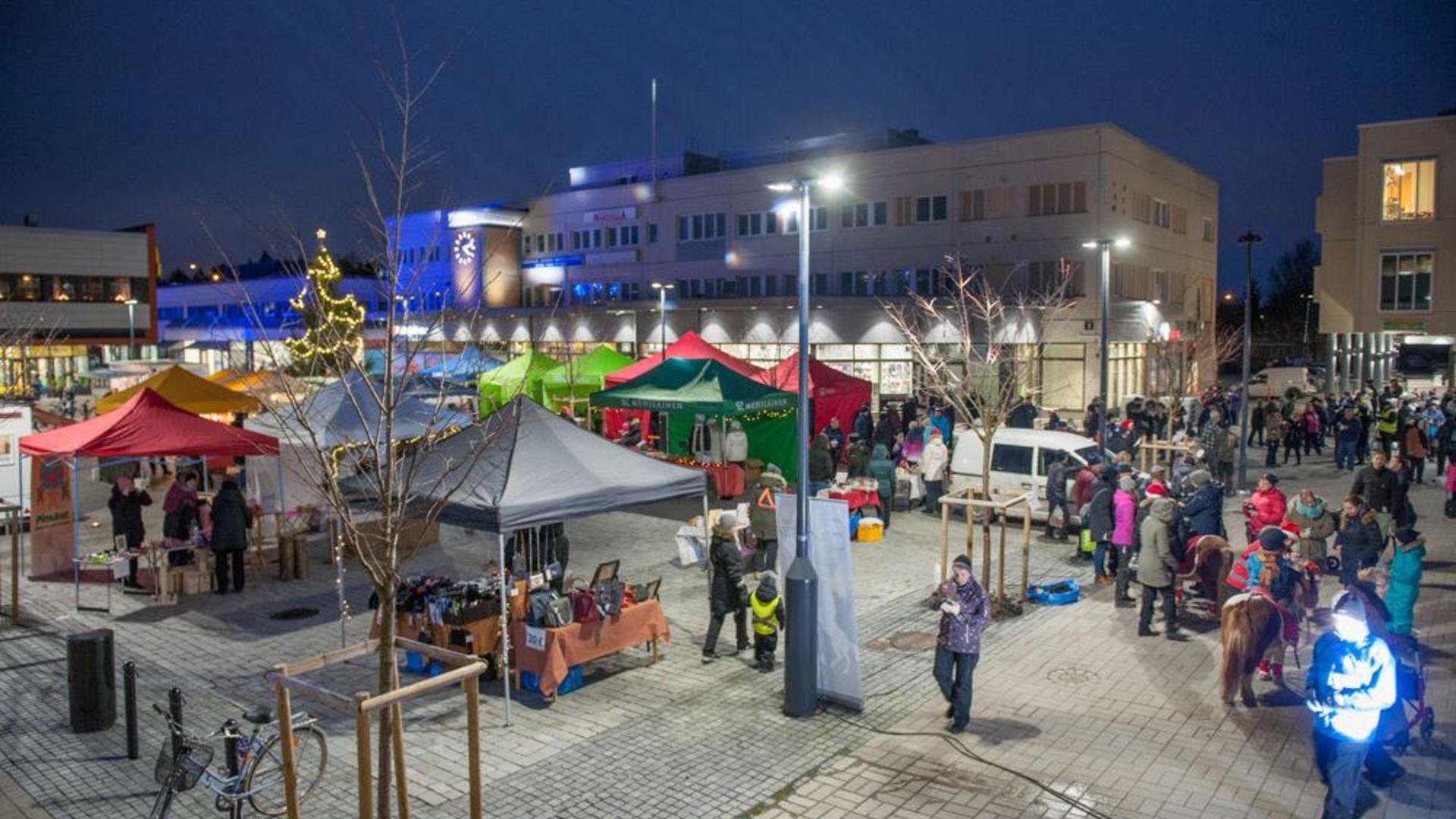 Joulu saapuu Raisioon toritapahtumassa tapahtumatelttoja Raision torilla.