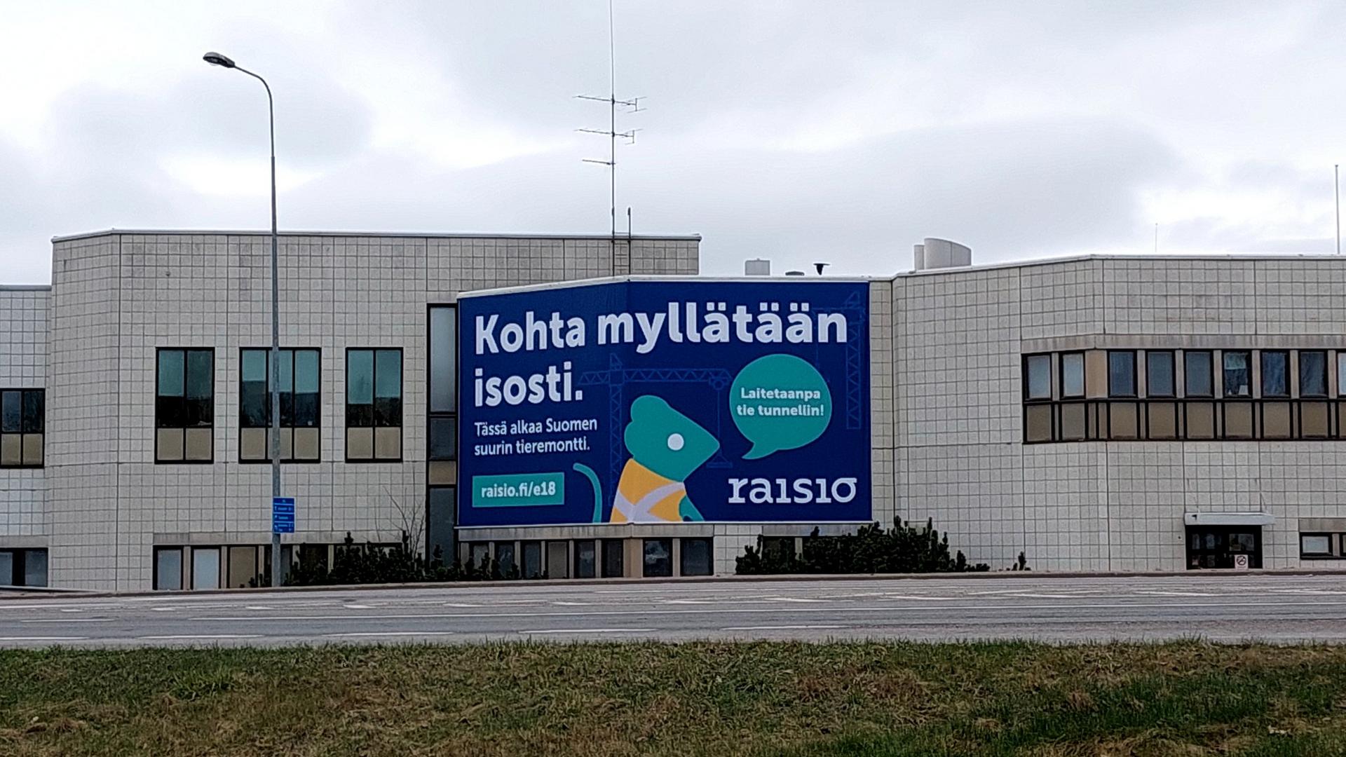 Sammon talo keskustaristeyksessä.