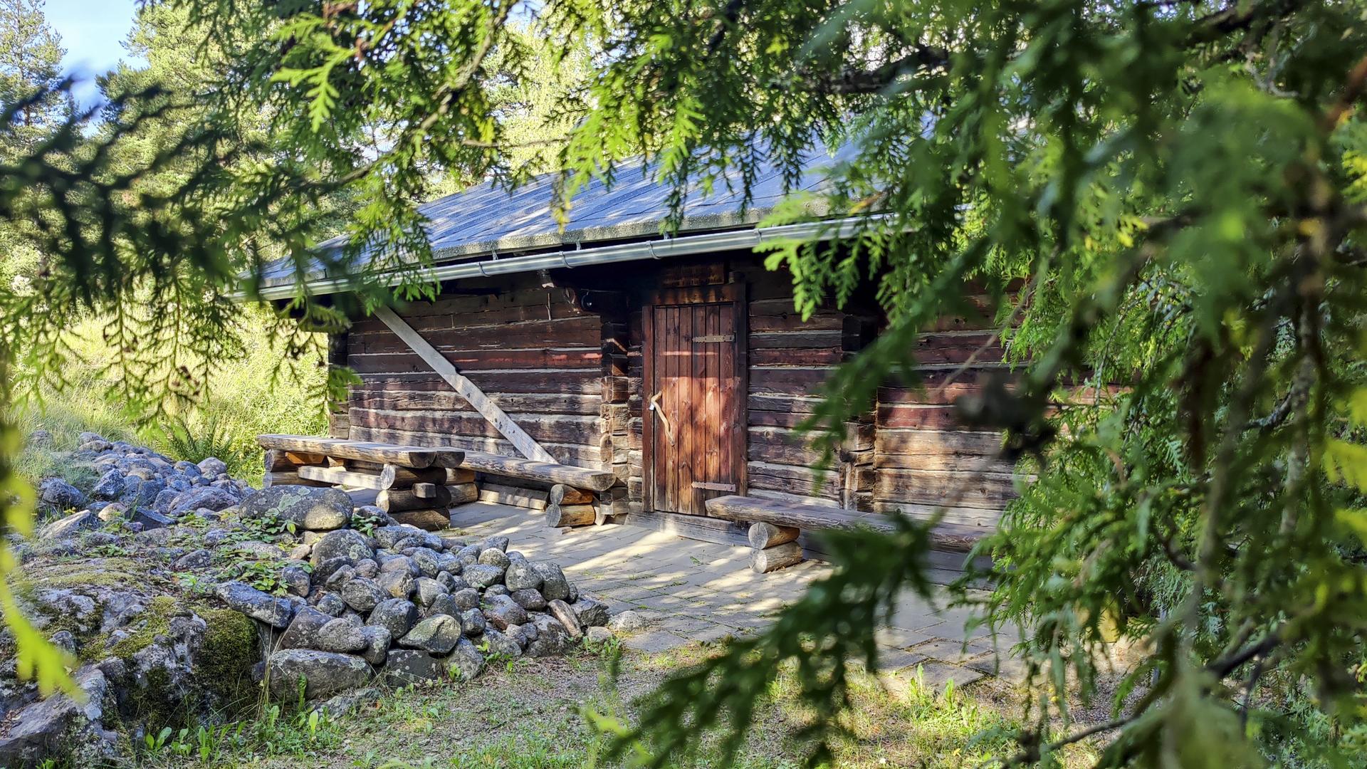 Raision kotiseutukeskuksen savusauna. Raision kaupunki.
