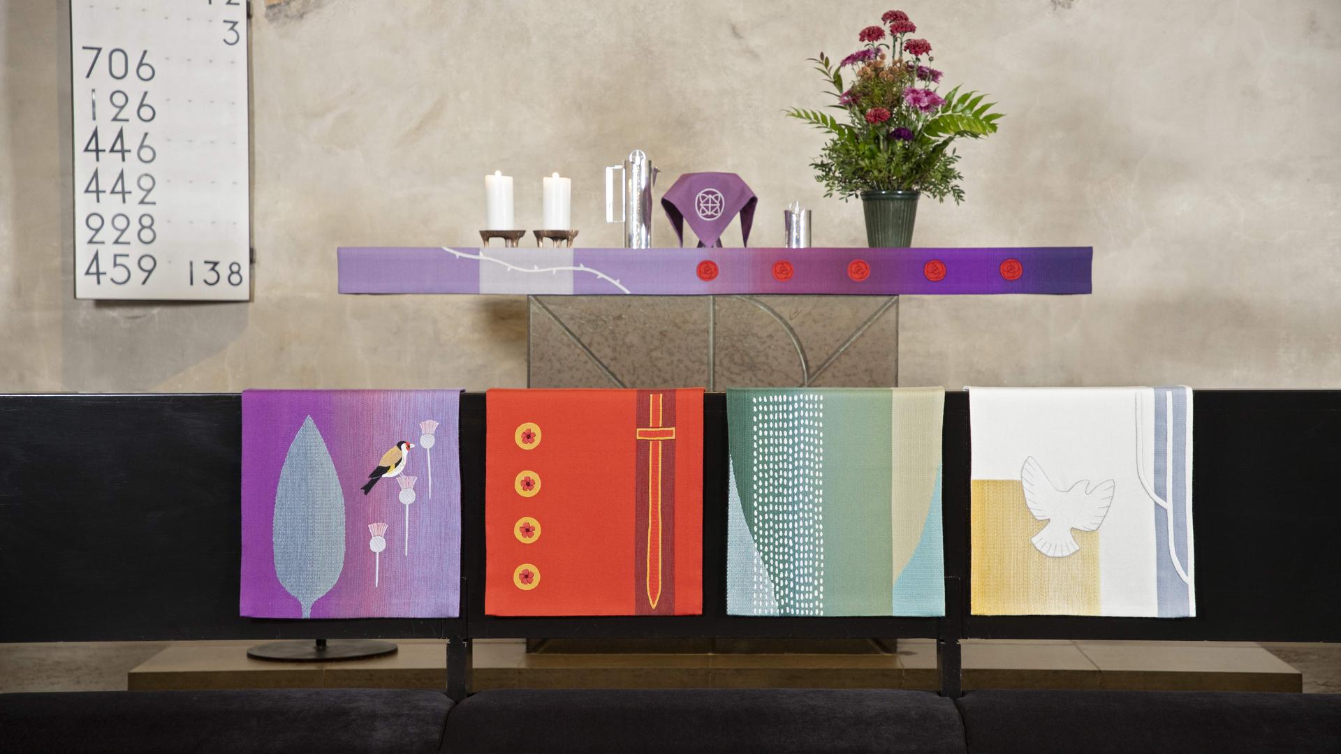 Raision kirkon uudet kirkkotekstiilit