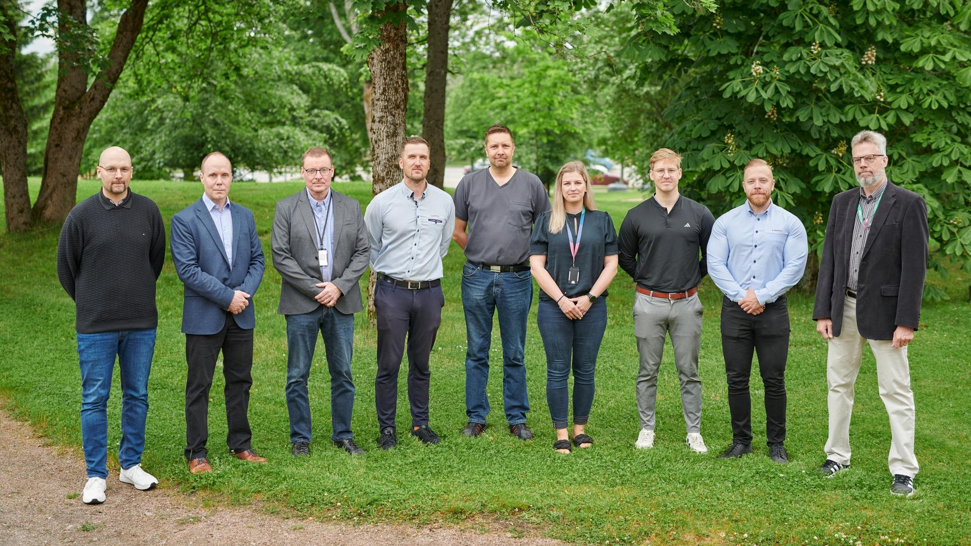 Myllypellon koulun urakkasopimuksen allekirjoitustilaisuus.