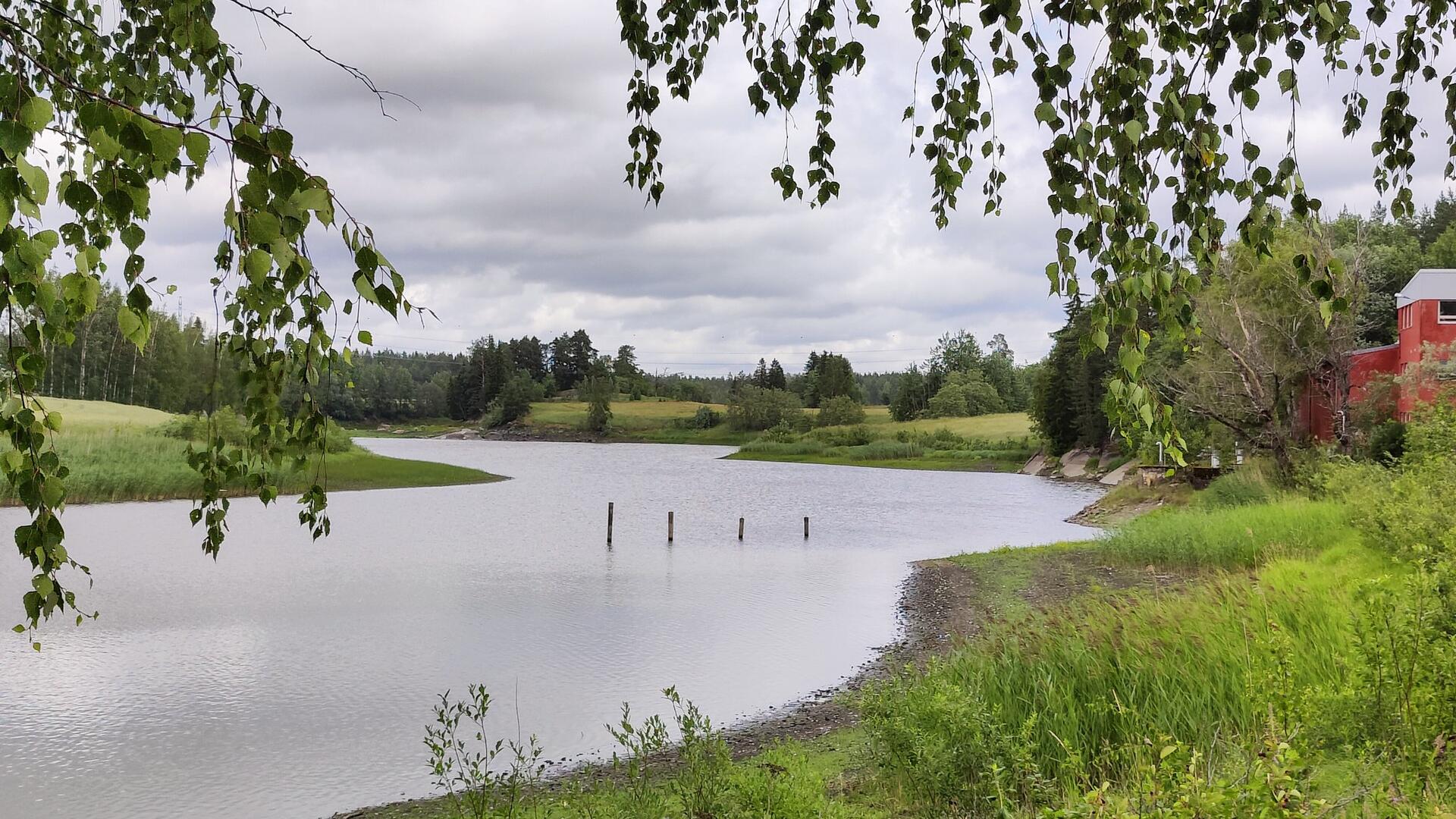 Raisionjoki Vesilaitoksentien kohdalta.