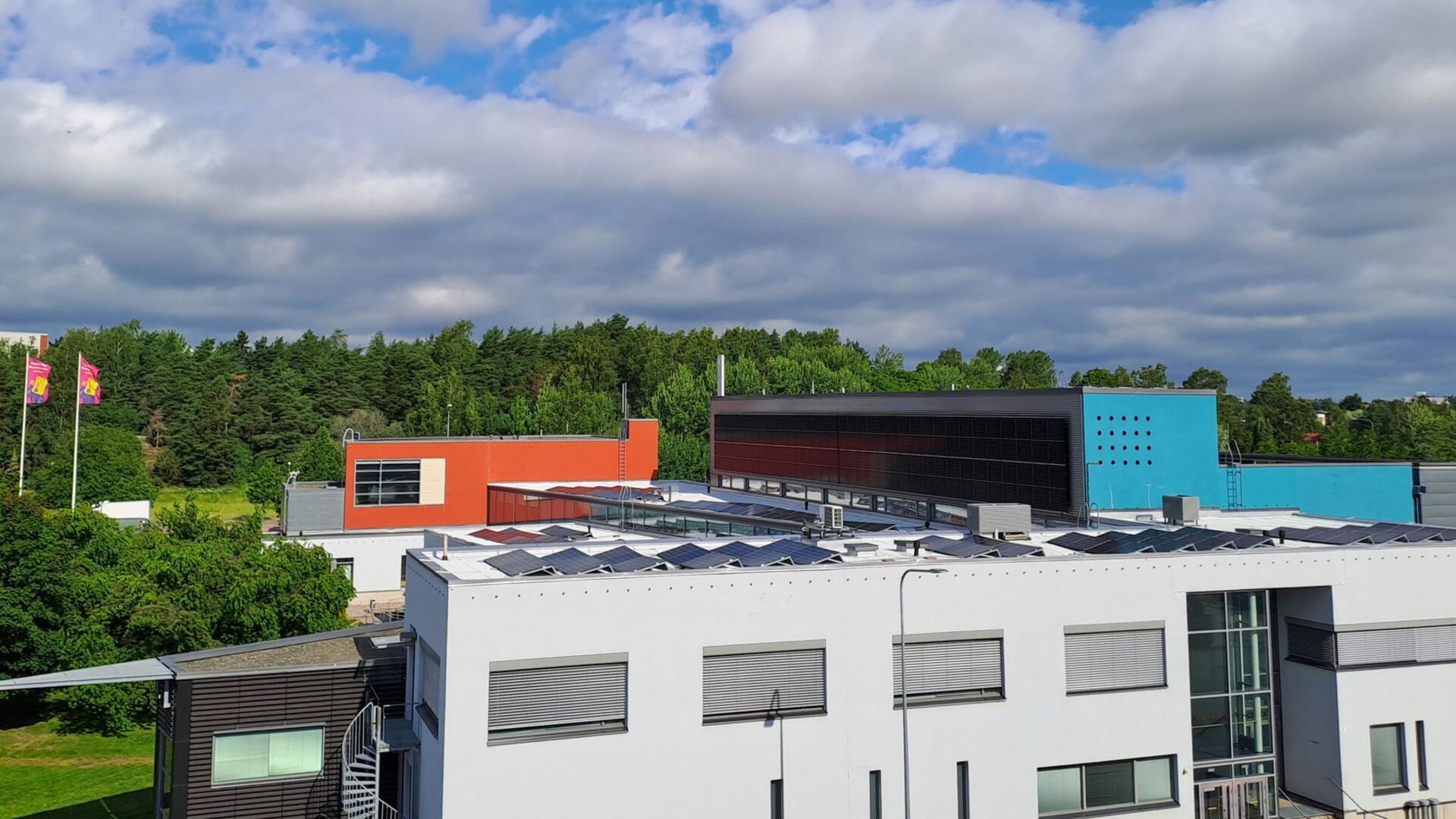 Aurinkoenergiajärjestelmä Kirjastotalon katolla