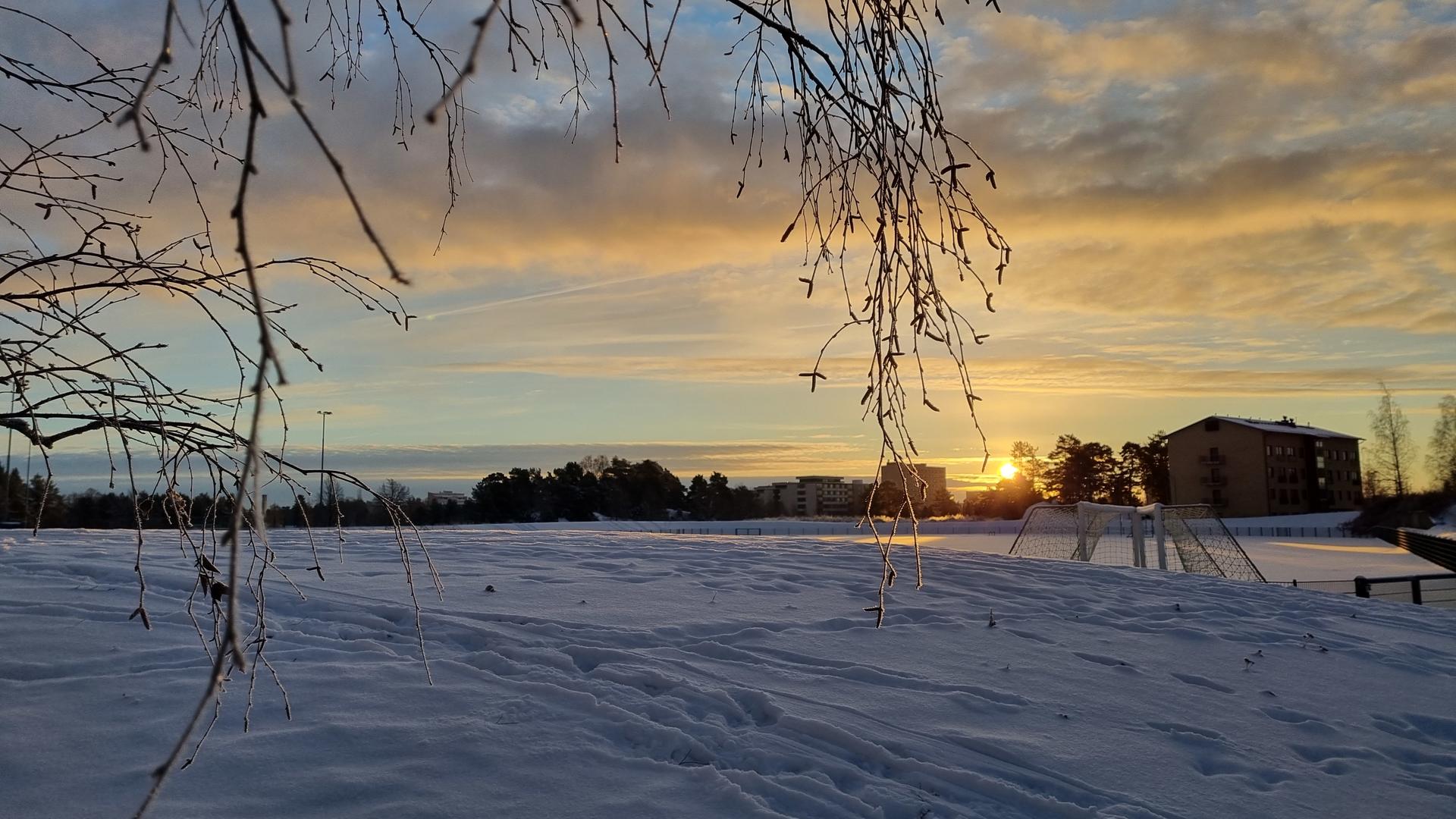 Luminen maisema Kerttulan liikuntakeskuksesta.