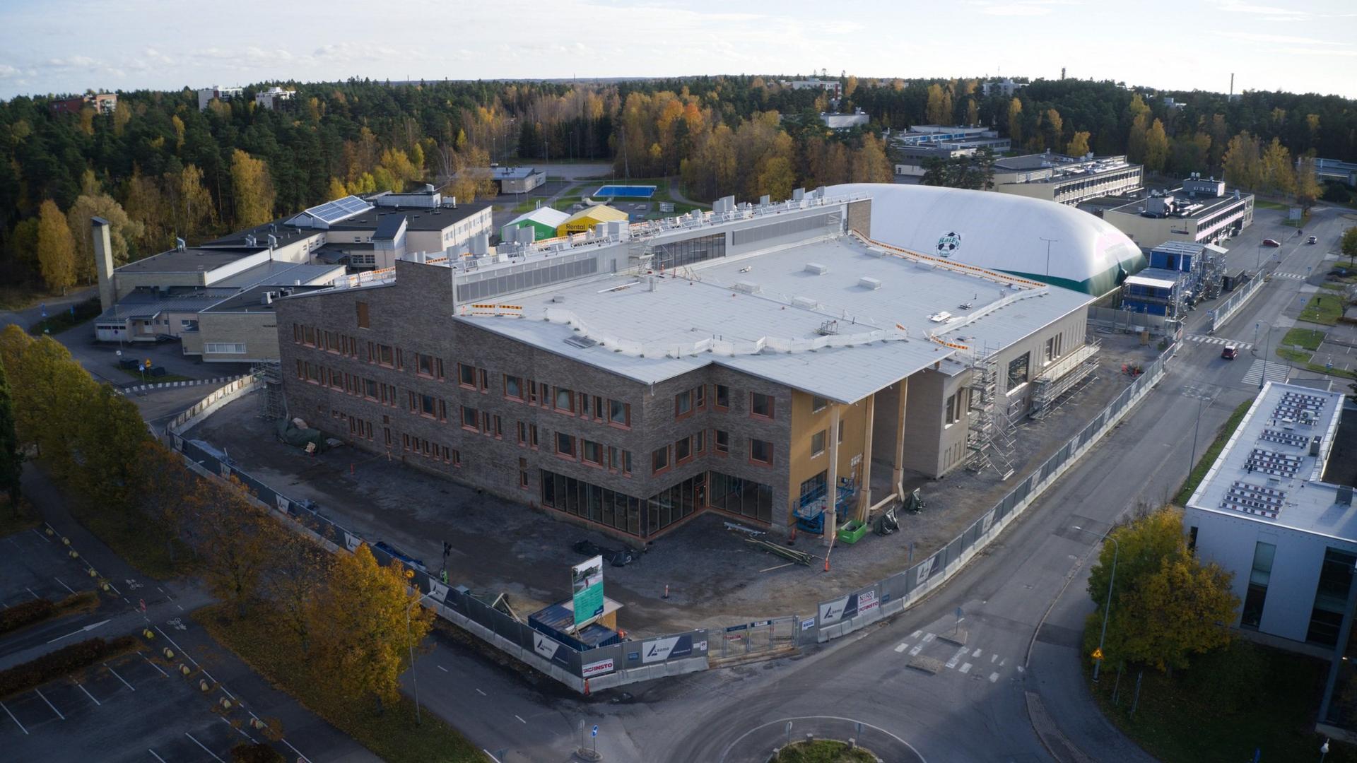 Tiedonpuiston koulu ilmakuvassa.