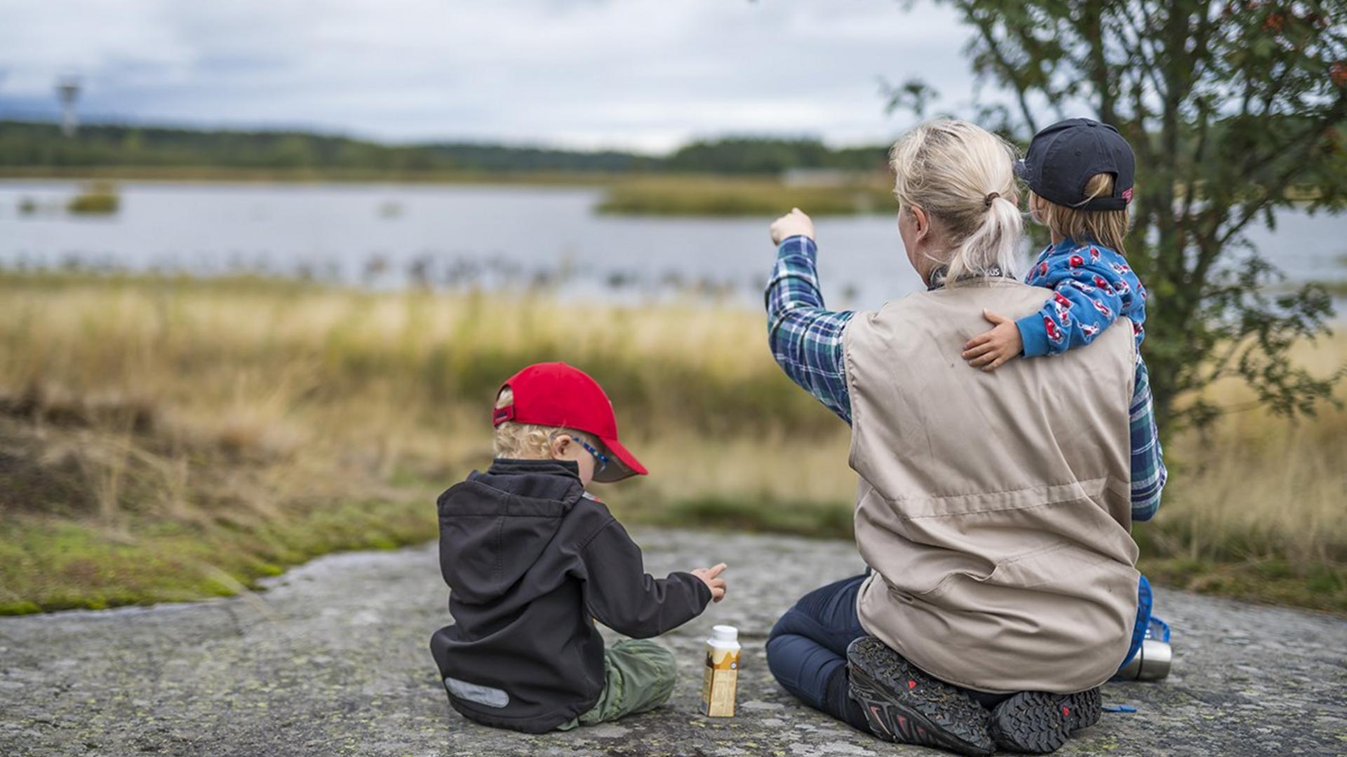 Perhe Raisionlahdella.