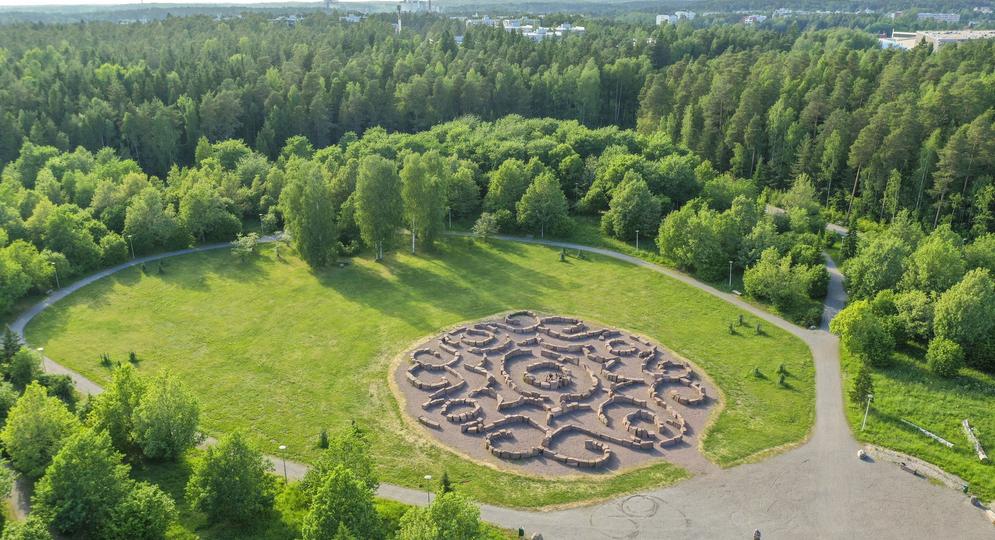 Karmelinpuiston kivilabyrintti ilmasta kuvattuna.