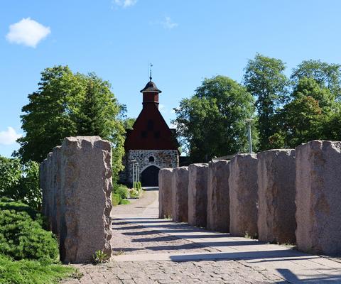 Kulkutie Raision kirkolle.  