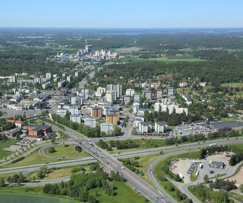 Ilmakuvassa Raision kaupunkikeskusta. 