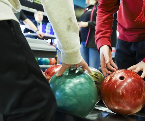 Keilausta Raiha-ryhmissä.