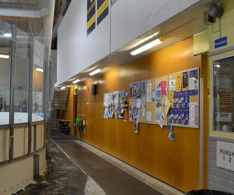 Jäähallin aulatilat.