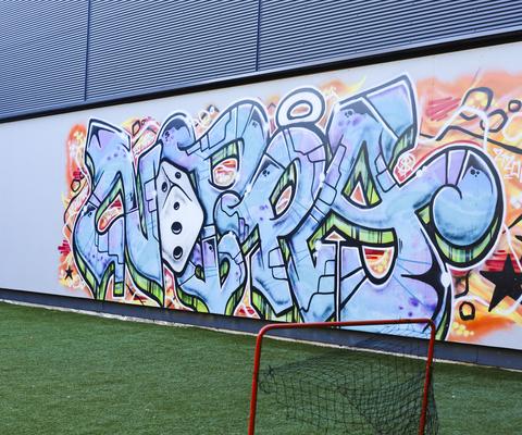 Nopan seinän graffiti.