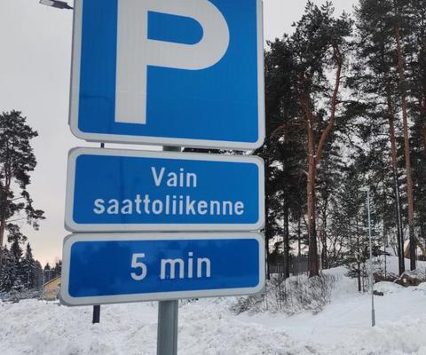 Liikennemerkki saattoparkki