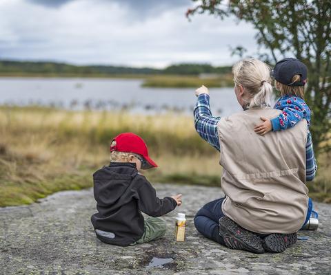 Perhe Raisionlahdella.