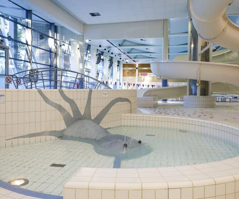 Uintikeskus Ulpukan lasten allas ja liukumäki.