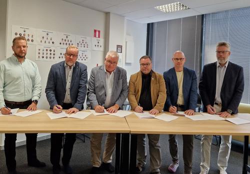 Allianssin toteutusvaiheen allekirjoitustilaisuus.