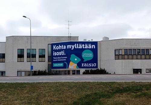 Sammon talo keskustaristeyksessä.