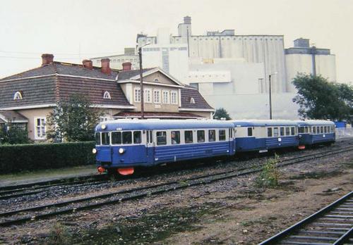 Lättähattu-juna Raision rautatieasemalla 1997.
