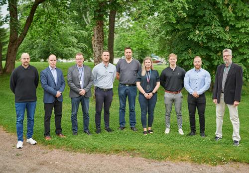 Myllypellon koulun urakkasopimuksen allekirjoitustilaisuus.