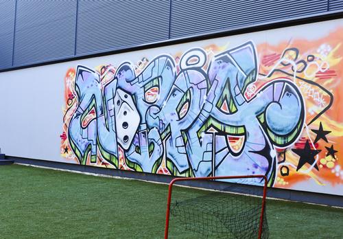 Nopan seinän graffiti.