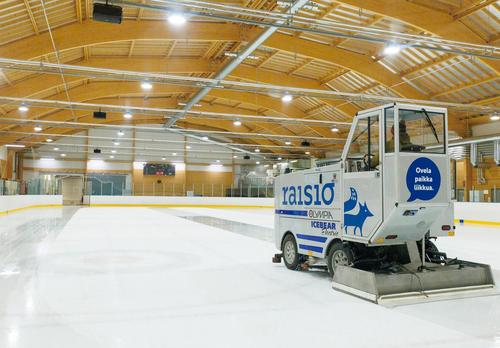 Jääkone jäähallissa.