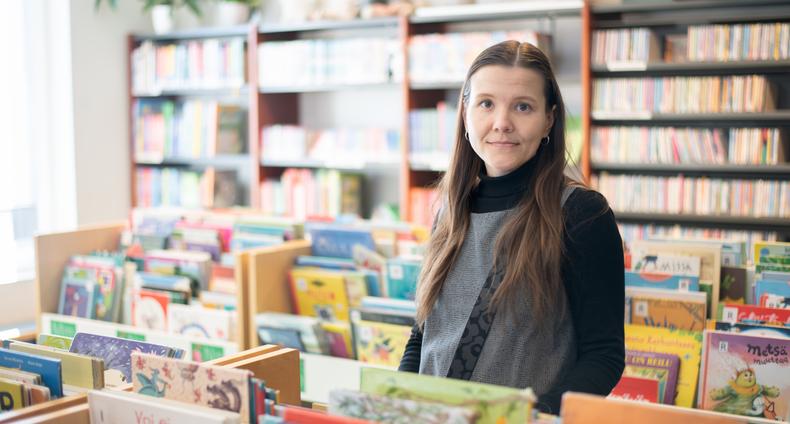 Ain mykrä kirjaston lastenosastolla