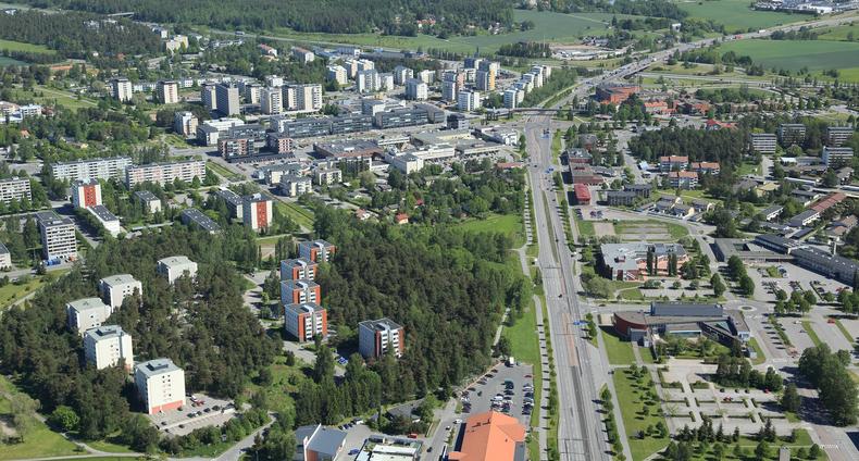 Ilmakuvassa Raision keskusta.